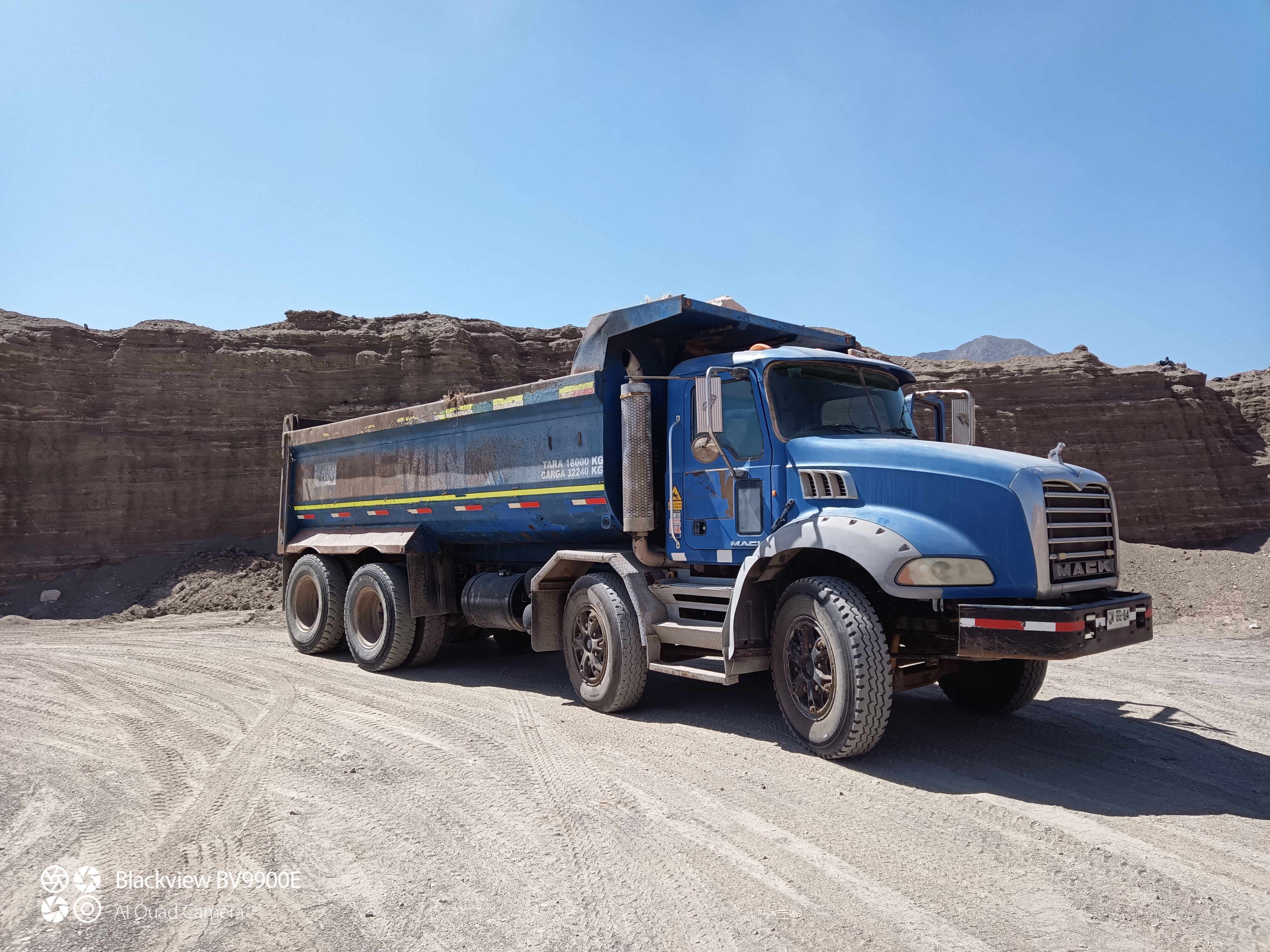 Arriendo de maquinaria pesada y servicios de transporte para obras
